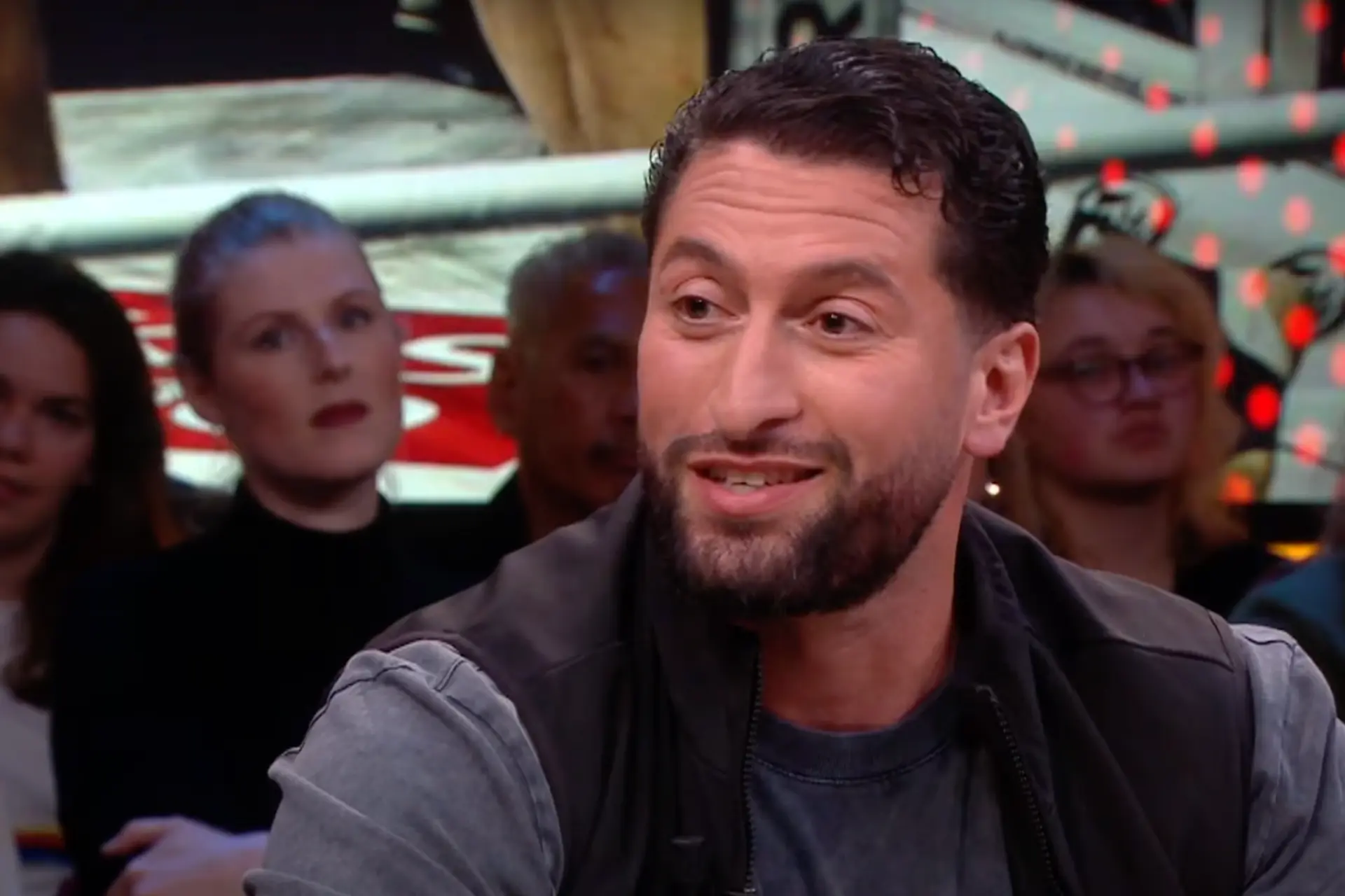 Jamal Ben Saddik is het niet eens met schorsing voor trappende beweging naar Rico Verhoeven en deelt nieuwe beelden
