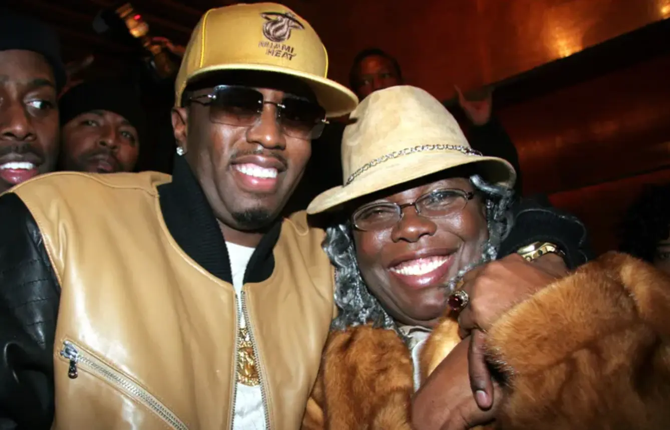 Moeder van Biggie reageert op afschuwelijke beelden van Diddy: "I want to slap the daylights out of him"