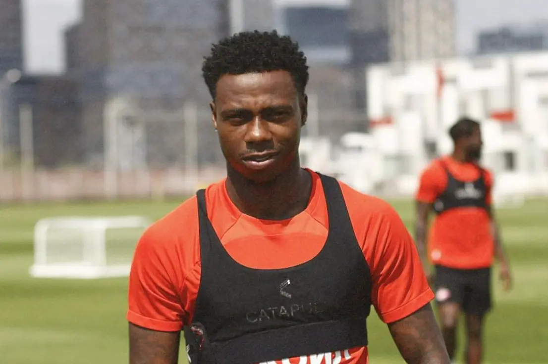 Quincy Promes laat zien dat hij het nog niet verleerd is tijdens indoor potje voetbal