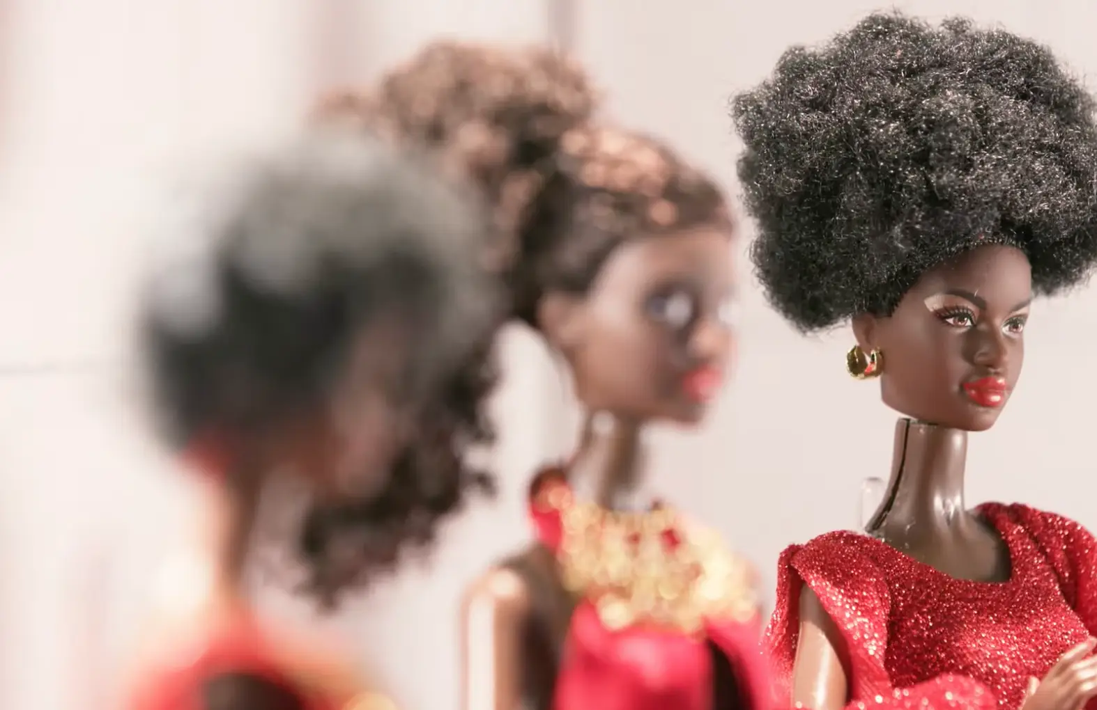 Netflix presenteert trailer van Black Barbie docu over de impact van de eerste zwarte barbiepoppen