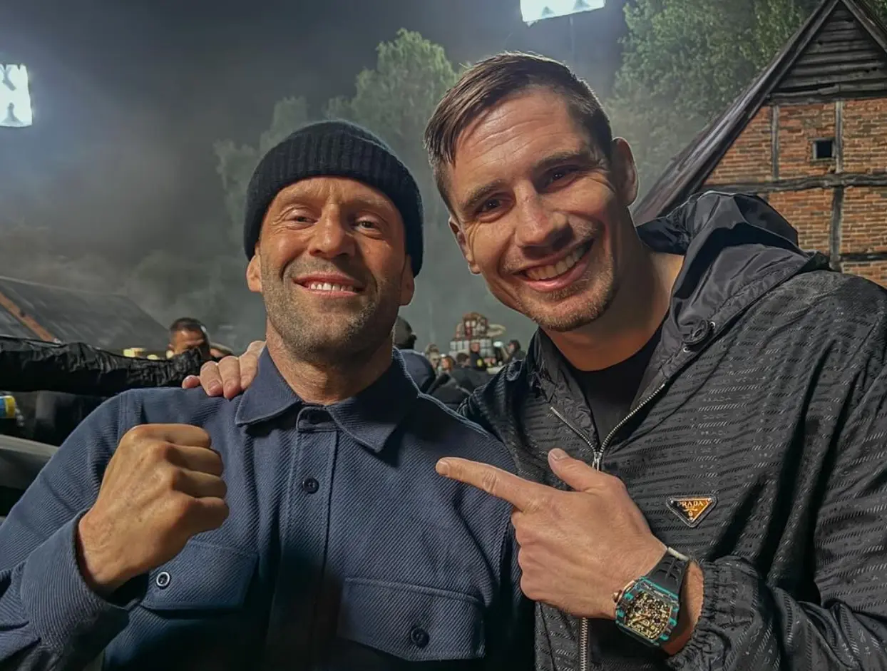Aangifte tegen Rico Verhoeven, vechter probeerde oud zakenpartner te vernederen en op zijn knieën te dwingen: “Het was een nachtmerrie”