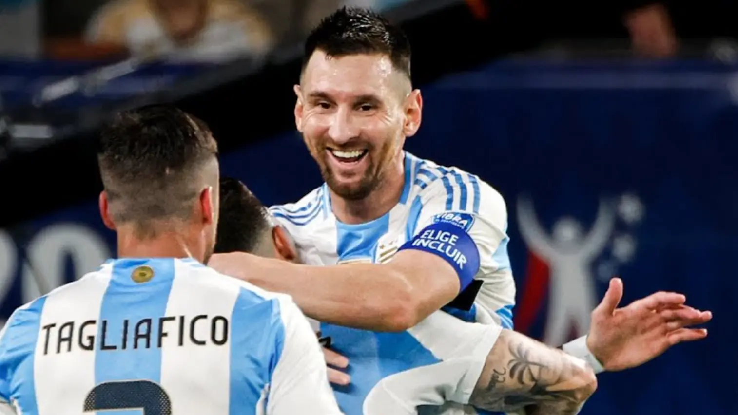 Scheidsrechter bespaarde Messi een schorsing in de finale in ruil voor een shirt