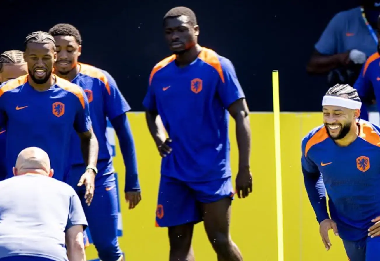Telegraaf journalist kreeg telefoontje van familielid van Oranje speler na kritische column: "Dat gaat em niet worden"