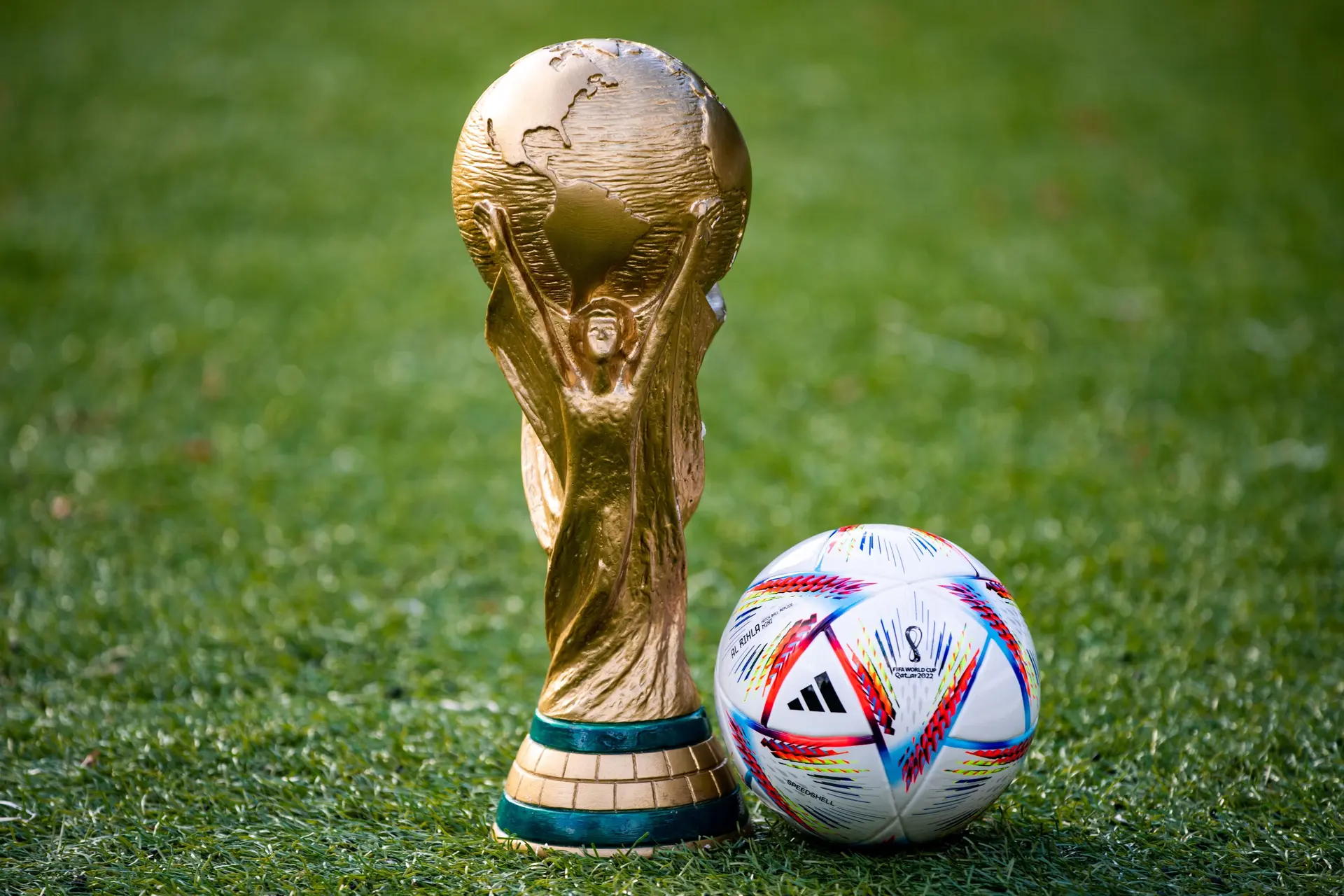 Europese competities en spelersvakbond zijn het zat en slepen FIFA voor de Europese Commissie