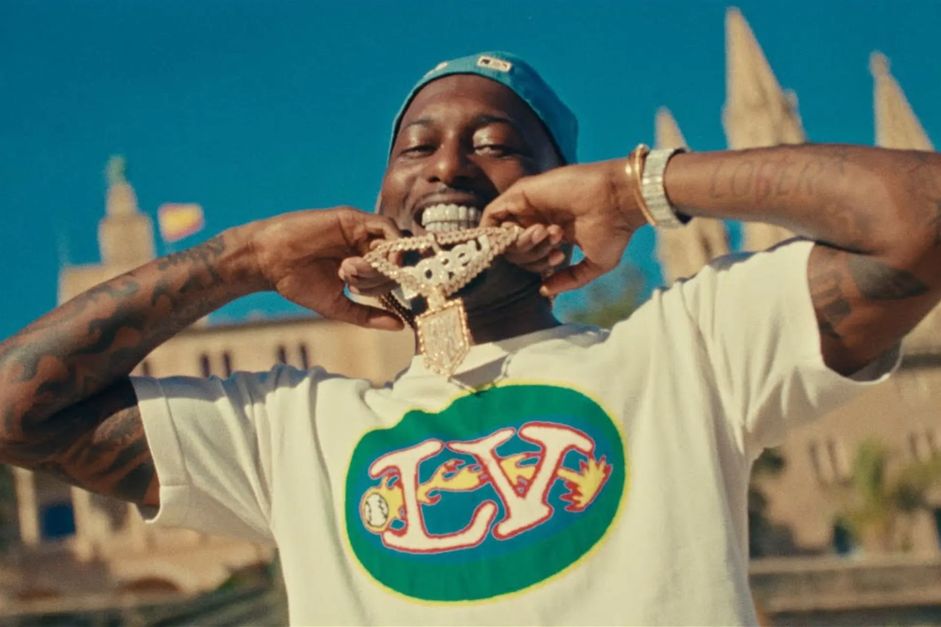 Dopebwoy ging naar Mallorca voor de video van Spaceship met SRNO
