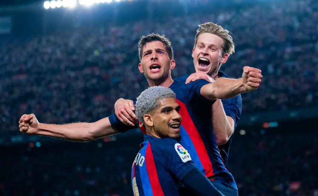 Frenkie de Jong uitgefloten tijdens spelerspresentatie bij FC Barcelona
