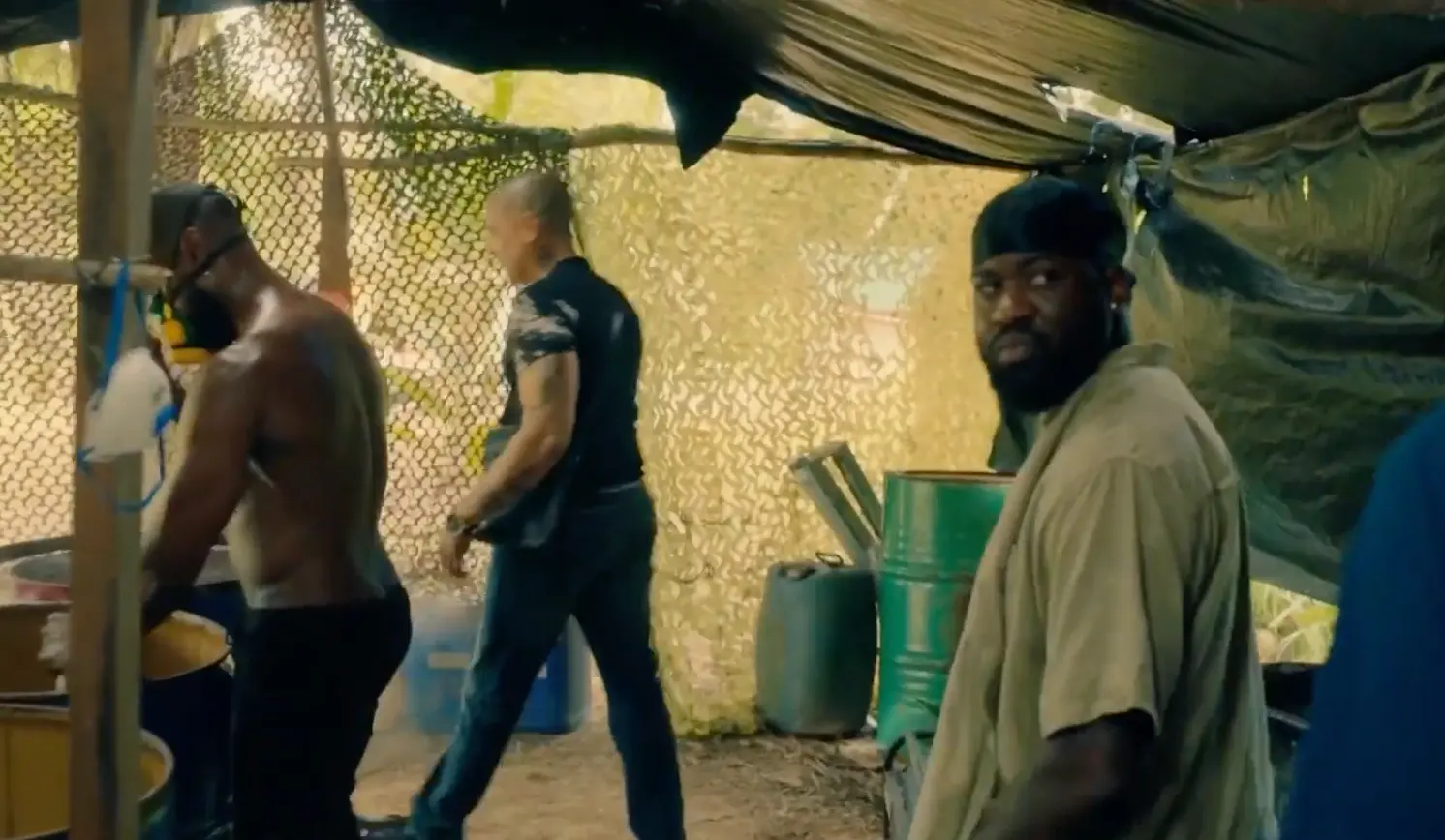 Haat, verraad en nieuwe samenwerkingen in veelbelovende trailer van Mocro Maffia seizoen 6