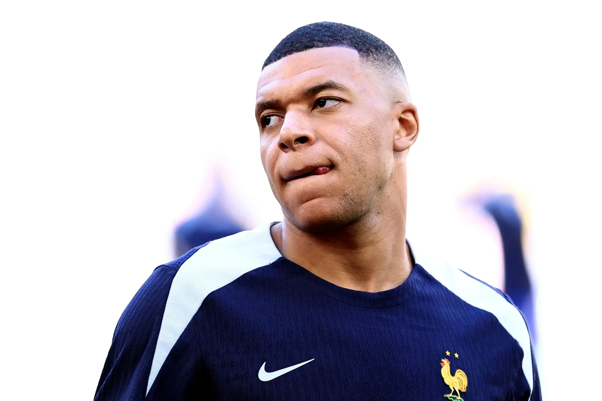 Kylian Mbappé genoemd in verkrachtingszaak, Fransman reageert direct en suggereert dat PSG erachter zit