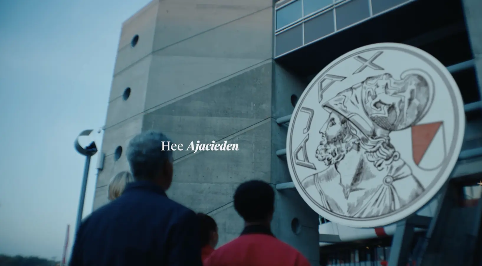 Ajax geeft fans na jarenlange campagne wat ze willen en brengt het oude logo terug