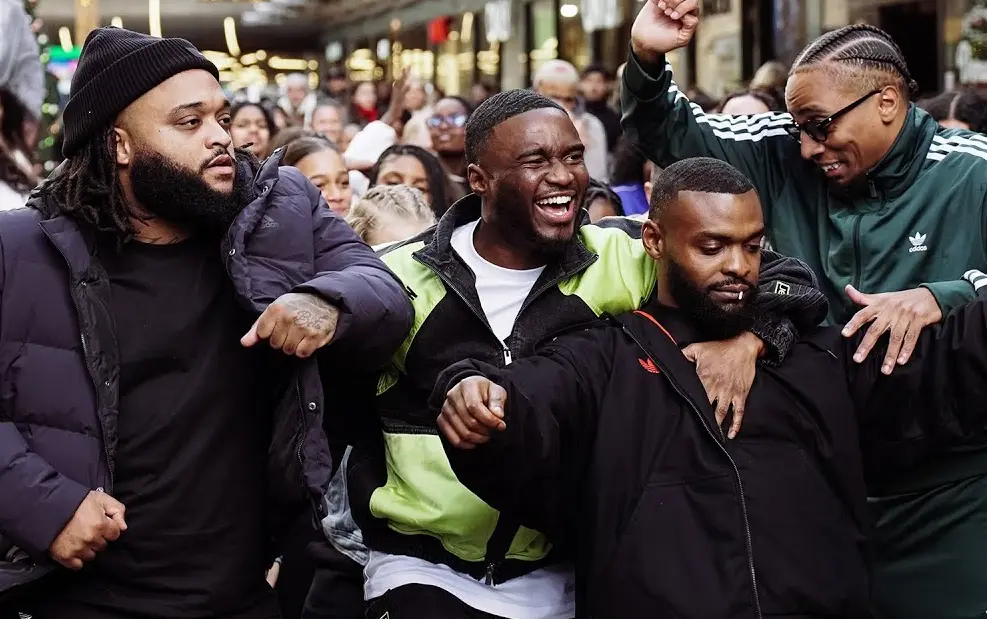 Broederliefde maakt de koopgoot van Rotterdam onveilig in nieuwe video 'Dansvloerkiller'
