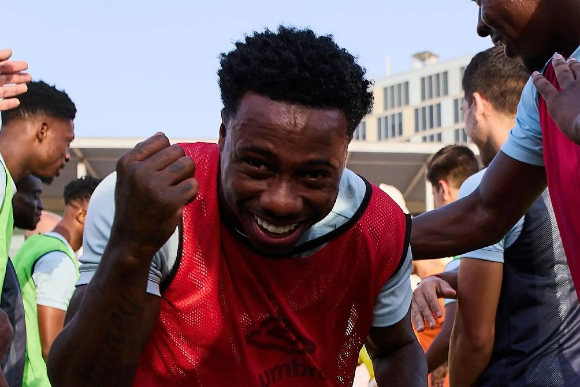 Quincy Promes is op zoek naar zijn opvolger en lanceert eigen voetbalschool in Nederland: "Word een legende"