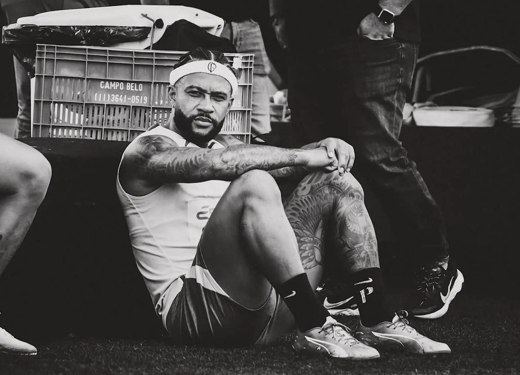 Memphis Depay schiet videoclip in de favela’s voor track waarop hij in het Portugees rapt met populaire Braziliaanse rapper