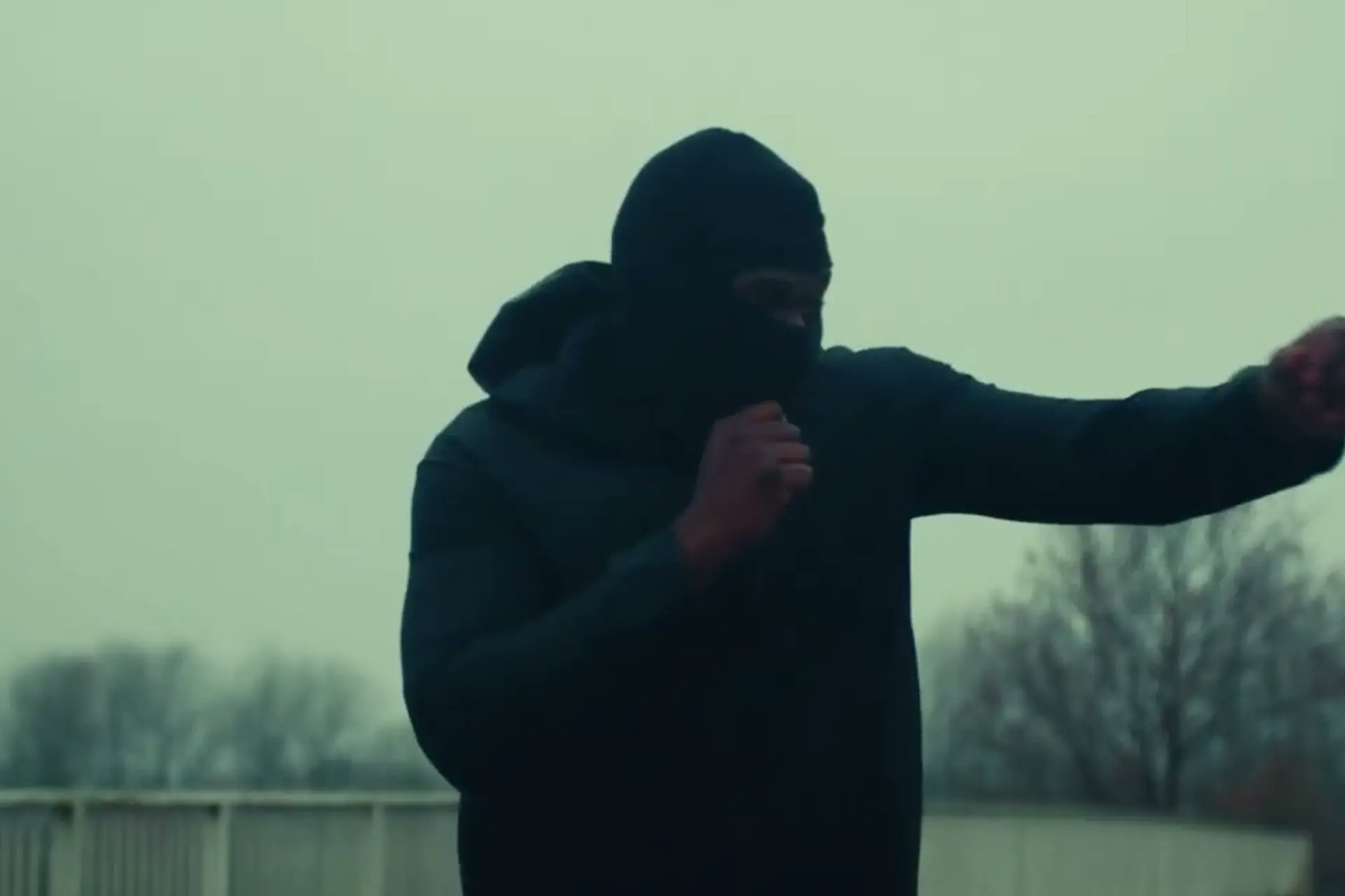 Cité neemt plaats bij de psycholoog in DSI video: "Bijt in je oor als Suarez"