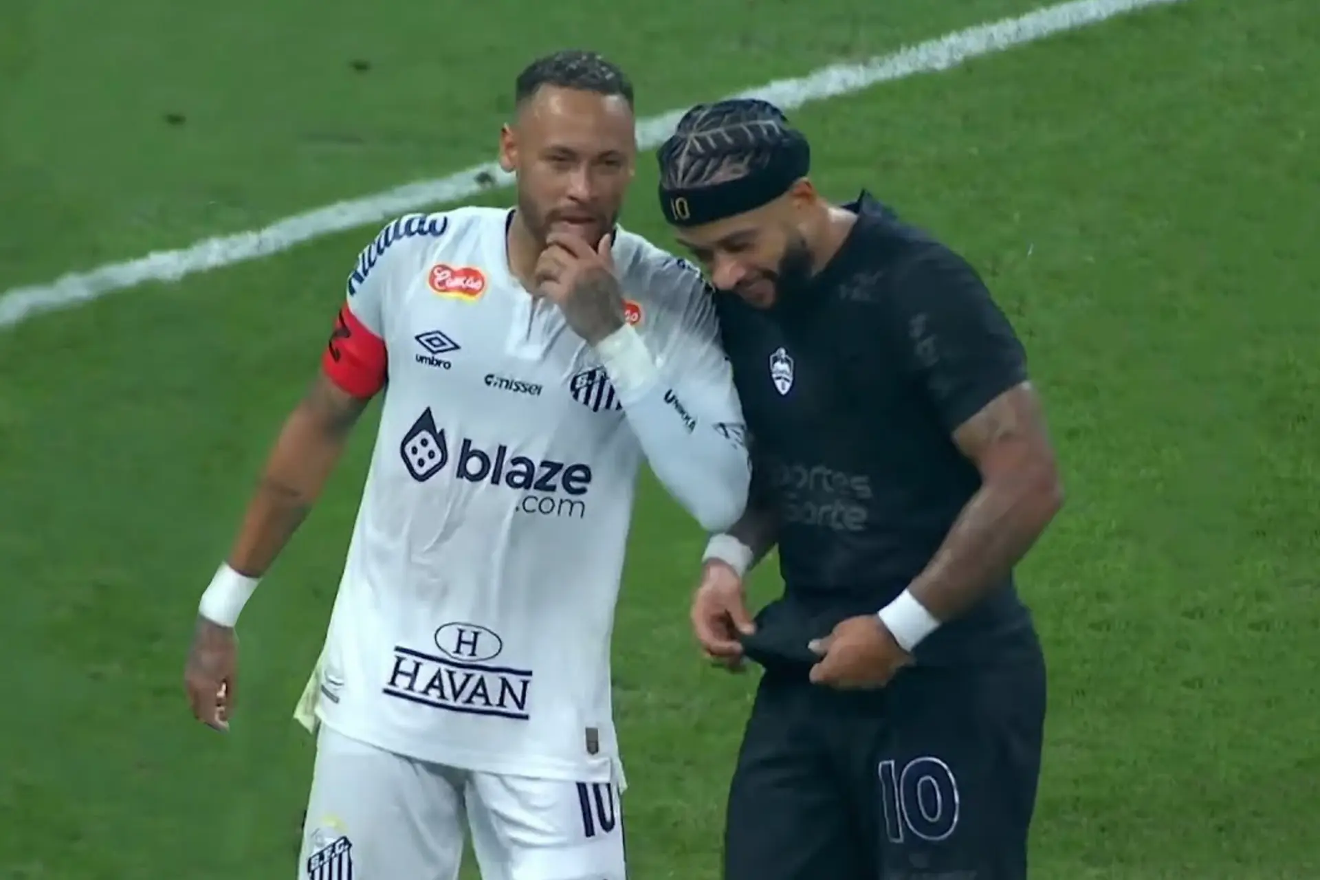 Memphis Depay verslaat Neymar in spannende derby en deelt speciaal moment met zijn Braziliaanse vriend