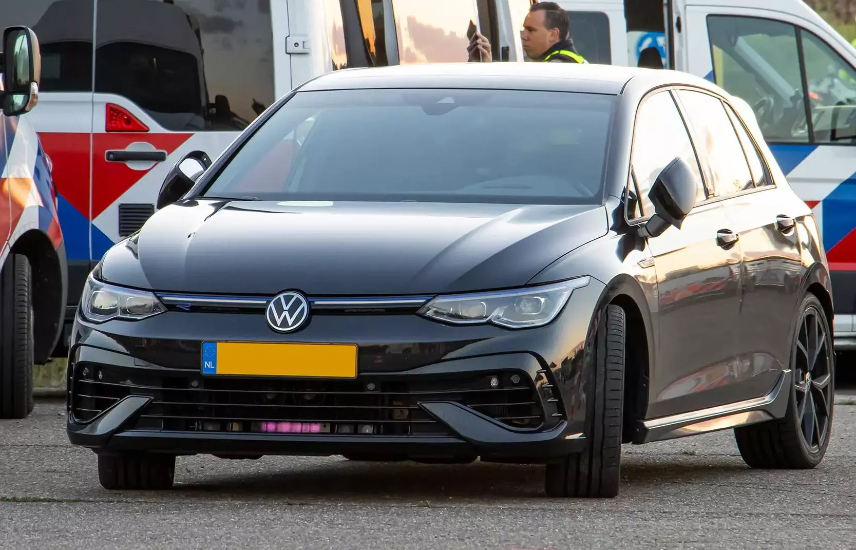 Nederlandse politie investeert in strijd tegen wegmisbruikers en rijdt rond in speciale uitvoering van ‘de krachtigste Golf ooit’
