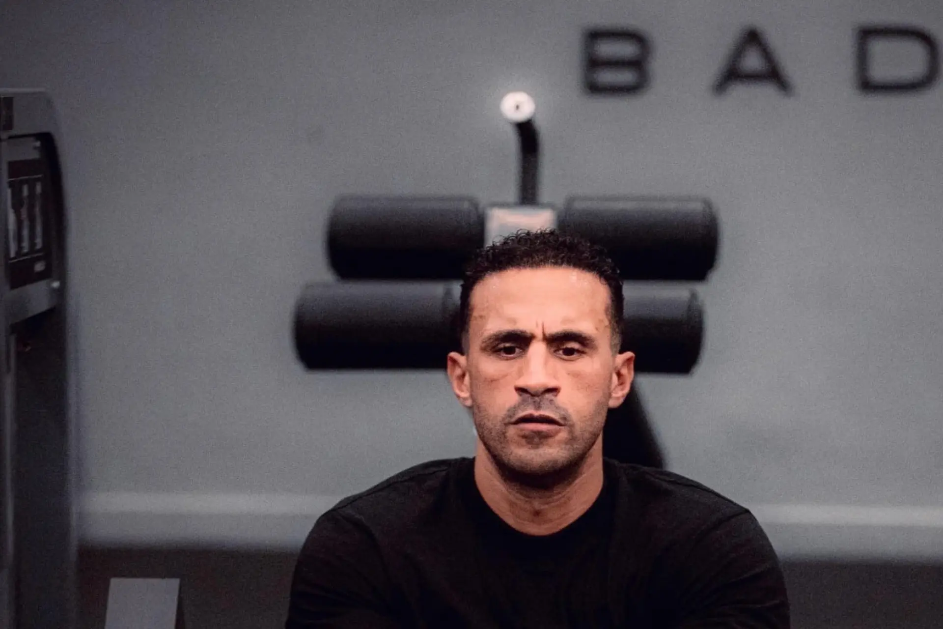 Badr Hari pakt ondanks mishandelingszaak in Nederland de draad weer op en opent nieuwe sportschool in Marokko