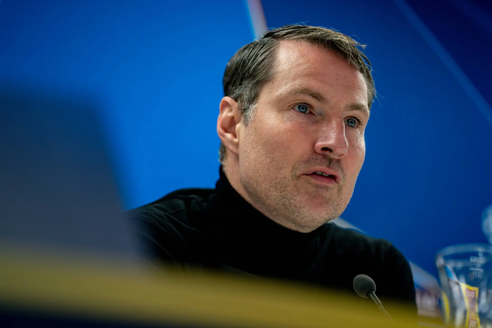 Feyenoord ontslaat trainer Brian Priske na wisselvallige resultaten: “Helaas te weinig structurele vooruitgang”