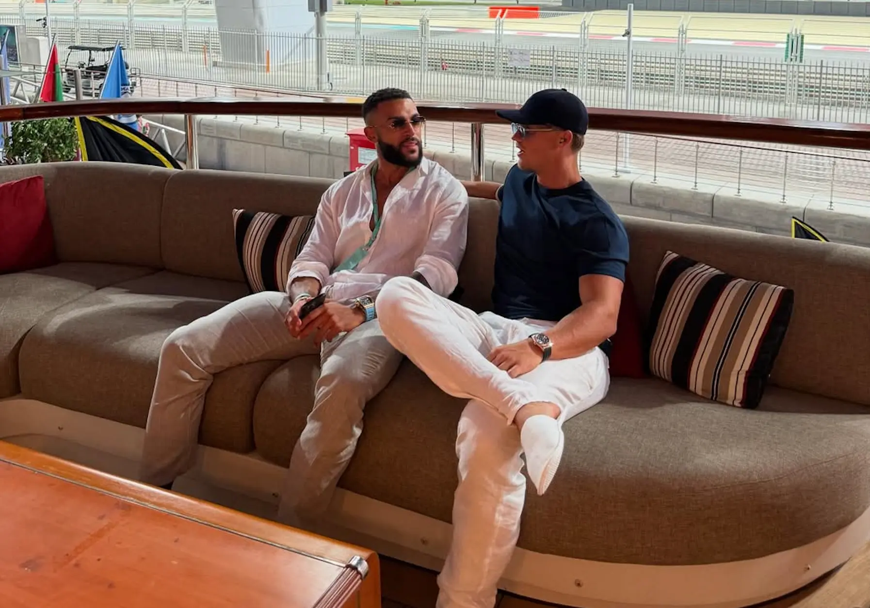 Goede vriend van Samuel en Ruben Onuha reageert op de geruchten in de media: "Ze worden onterecht neergehaald"