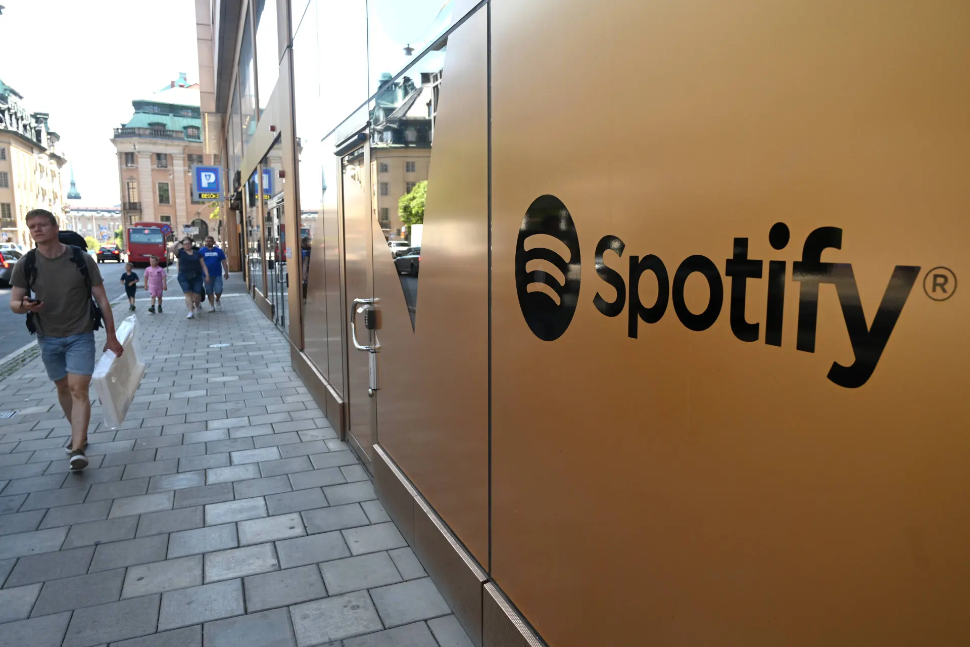 Spotify verhoogt de prijs met ruim 22 procent: "Is dit een grap?"