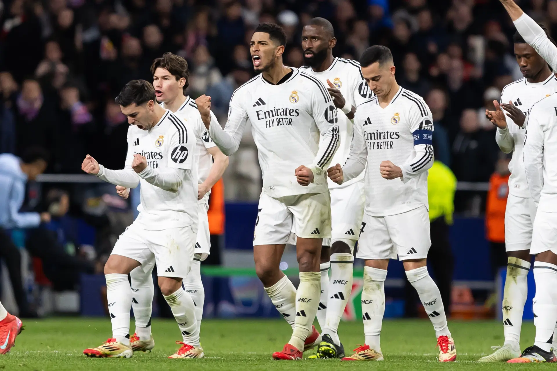 Op hol geslagen Real Madrid-speler reageert na bizarre uitbarsting in El Clásico: "Het spijt me enorm"