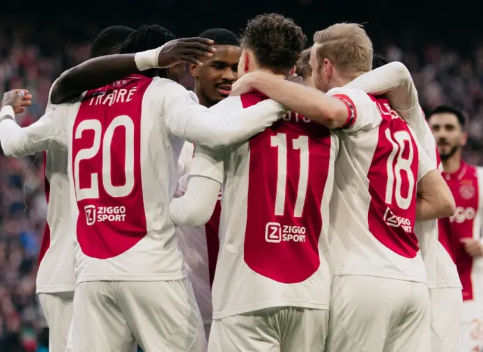 FC Groningen keeper wil tegen Ajax er alles aan doen om PSV kampioen te maken: "Ze komen met de staart tussen de benen"