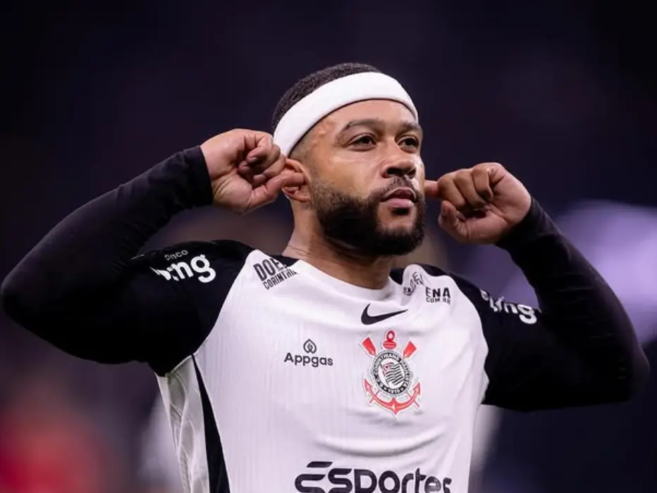 Braziliaanse voetbalclub Corinthians in financiële problemen en moet Memphis Depay nog een gigantisch bedrag betalen