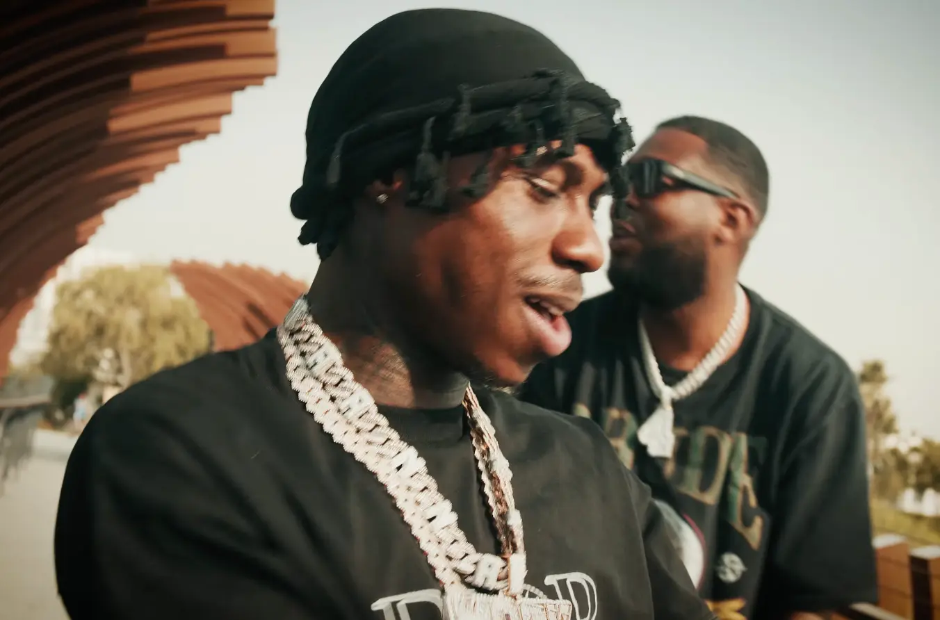 Henkie T en Quincy Promes hebben samen de tijd van hun leven in videoclip 'I'm Him'