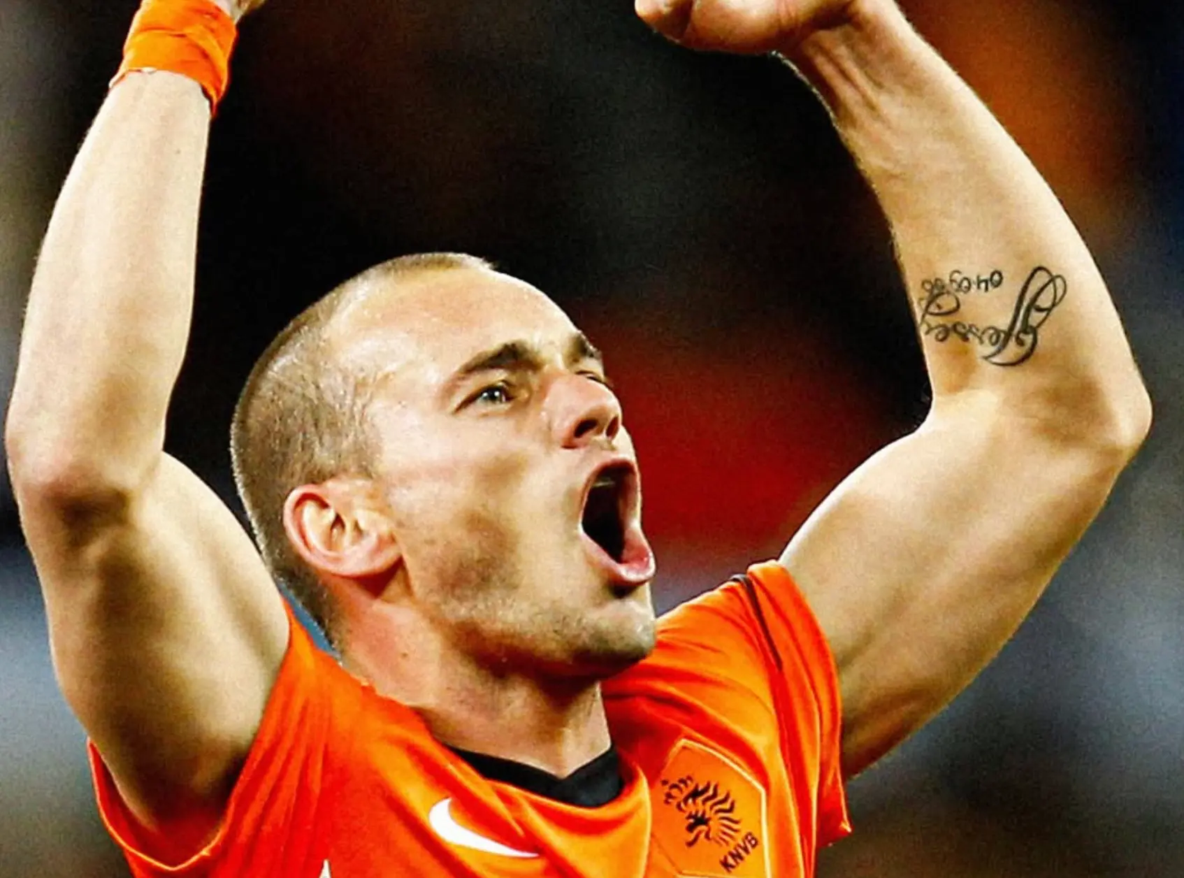Wesley Sneijder haalt uit naar Rico Verhoeven en hoopt dat hij van zijn troon wordt gestoten: "Ik ben geen fan van hem"
