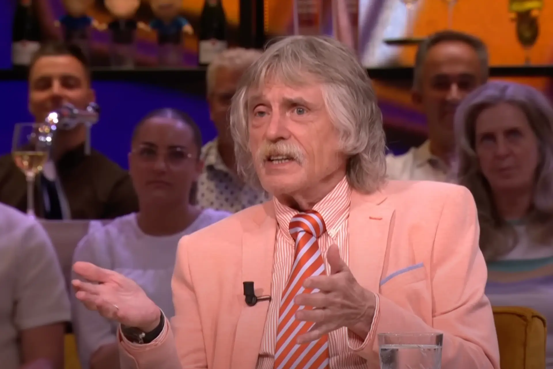 Johan Derksen vermoedt dat naast John Heitinga er nog een iemand ontslagen zal worden bij Ajax