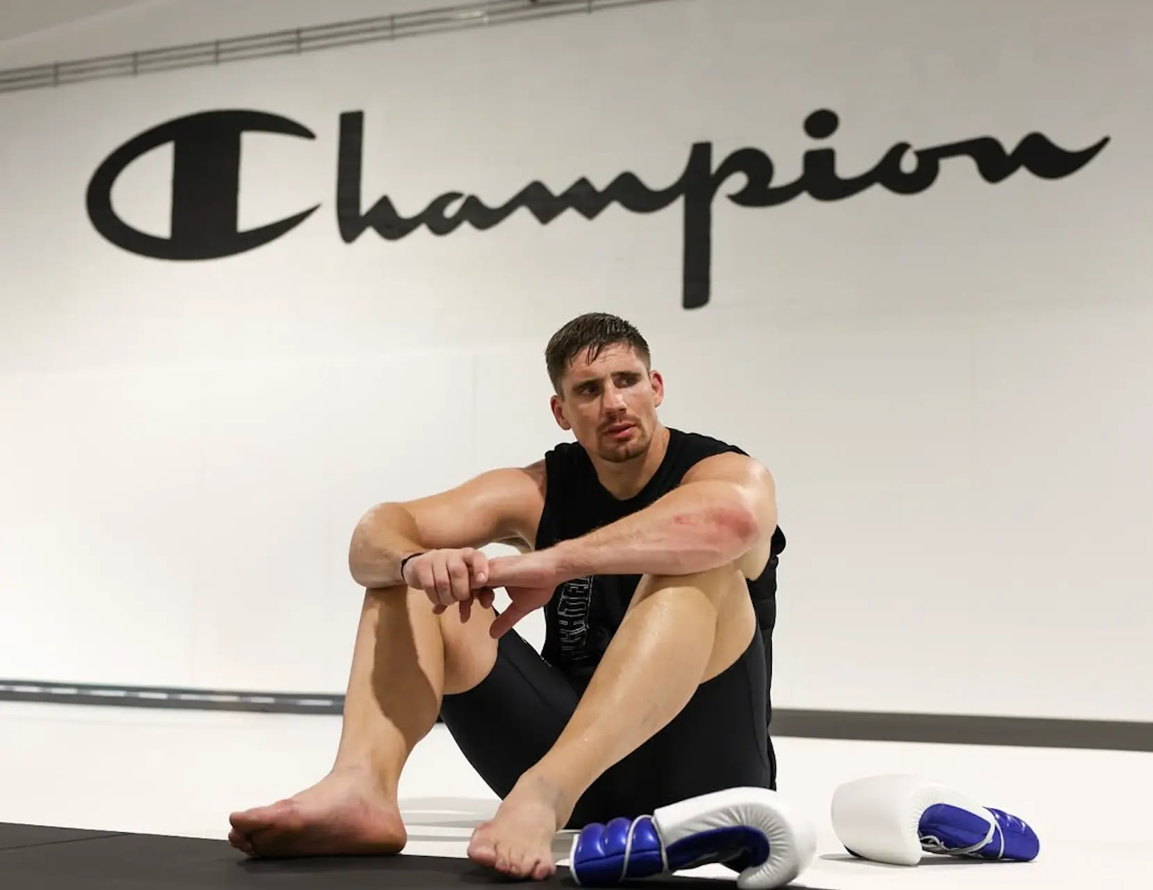 Rico Verhoeven leeft in de toekomst en introduceert interactieve AI-versie van zichzelf in eigen gym