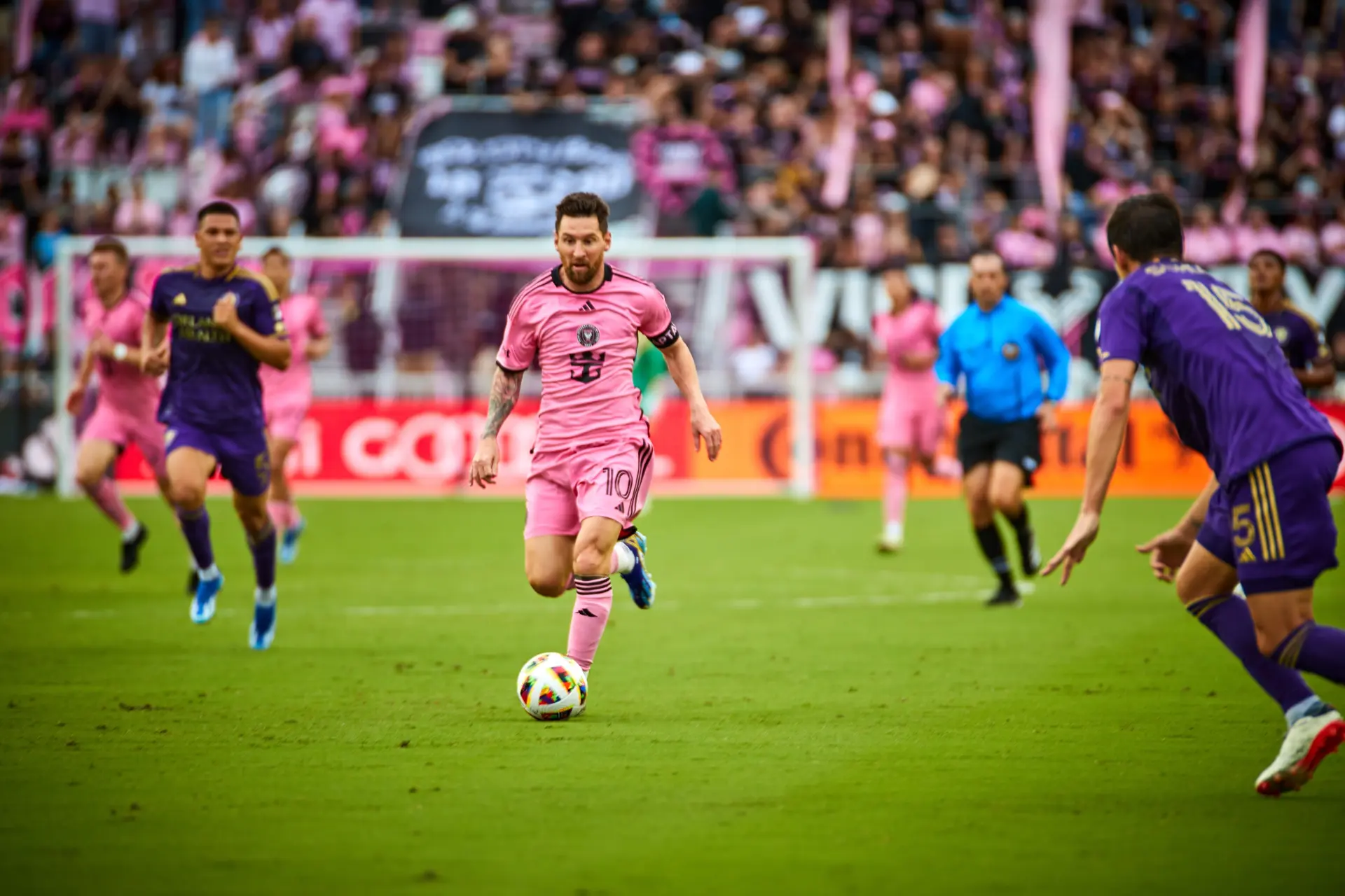 Lionel Messi haalt uit naar spelers die op individuele records jagen en het internet weet zeker dat hij Ronaldo bedoelt