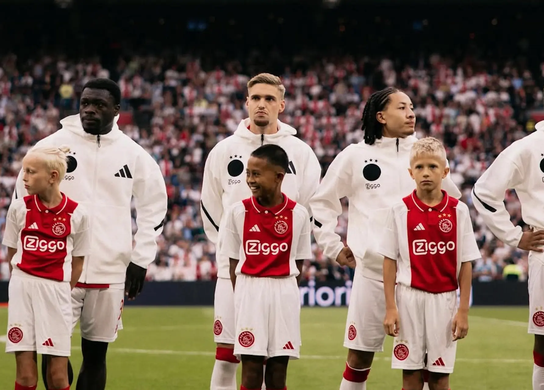 Ajax-speler uit met opmerkelijk bericht op Instagram zijn onvrede over gang van zaken bij club