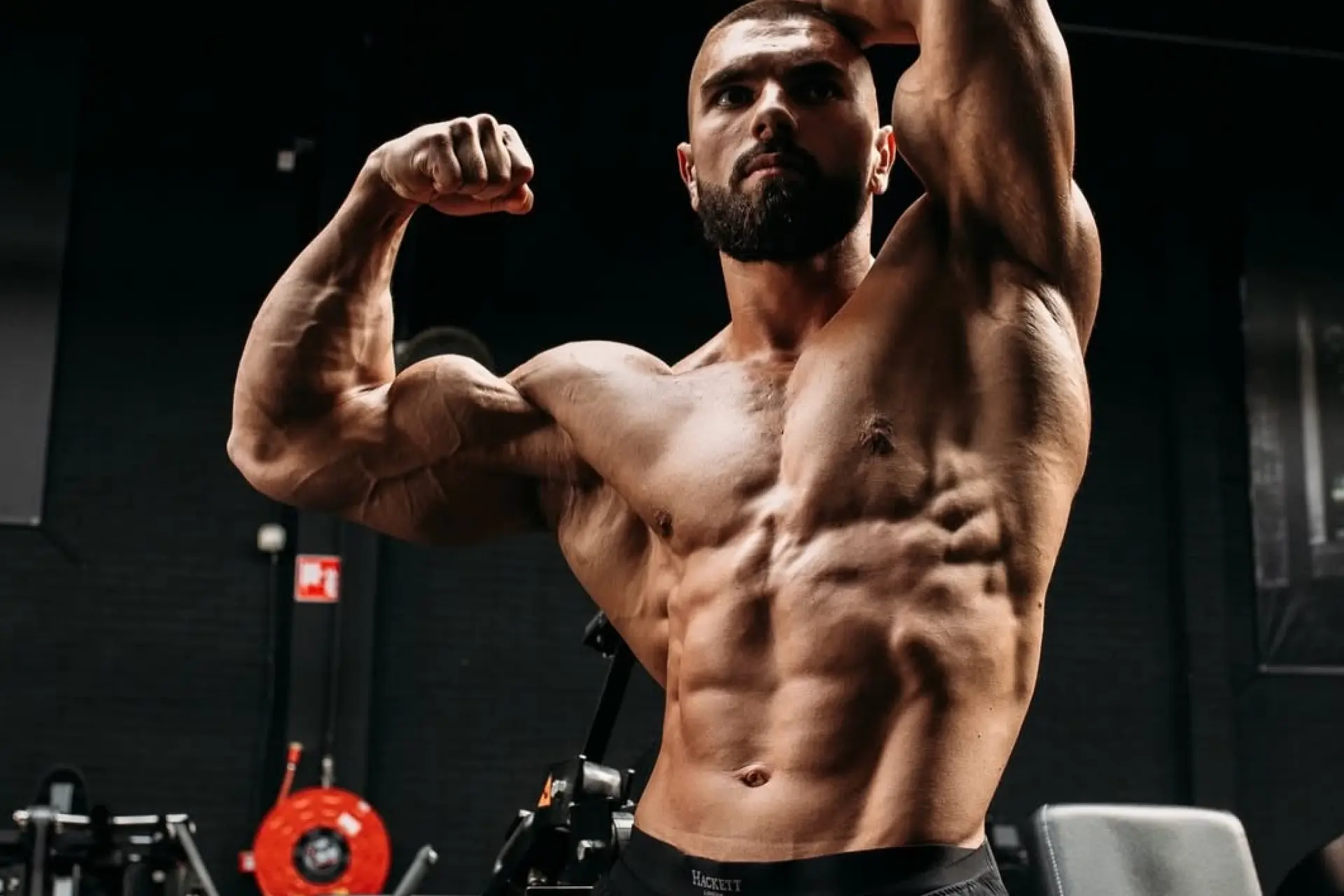Kosso raakt gewond tijdens het trainen in sportschool: "Nachtmerrie van elke bodybuilder"