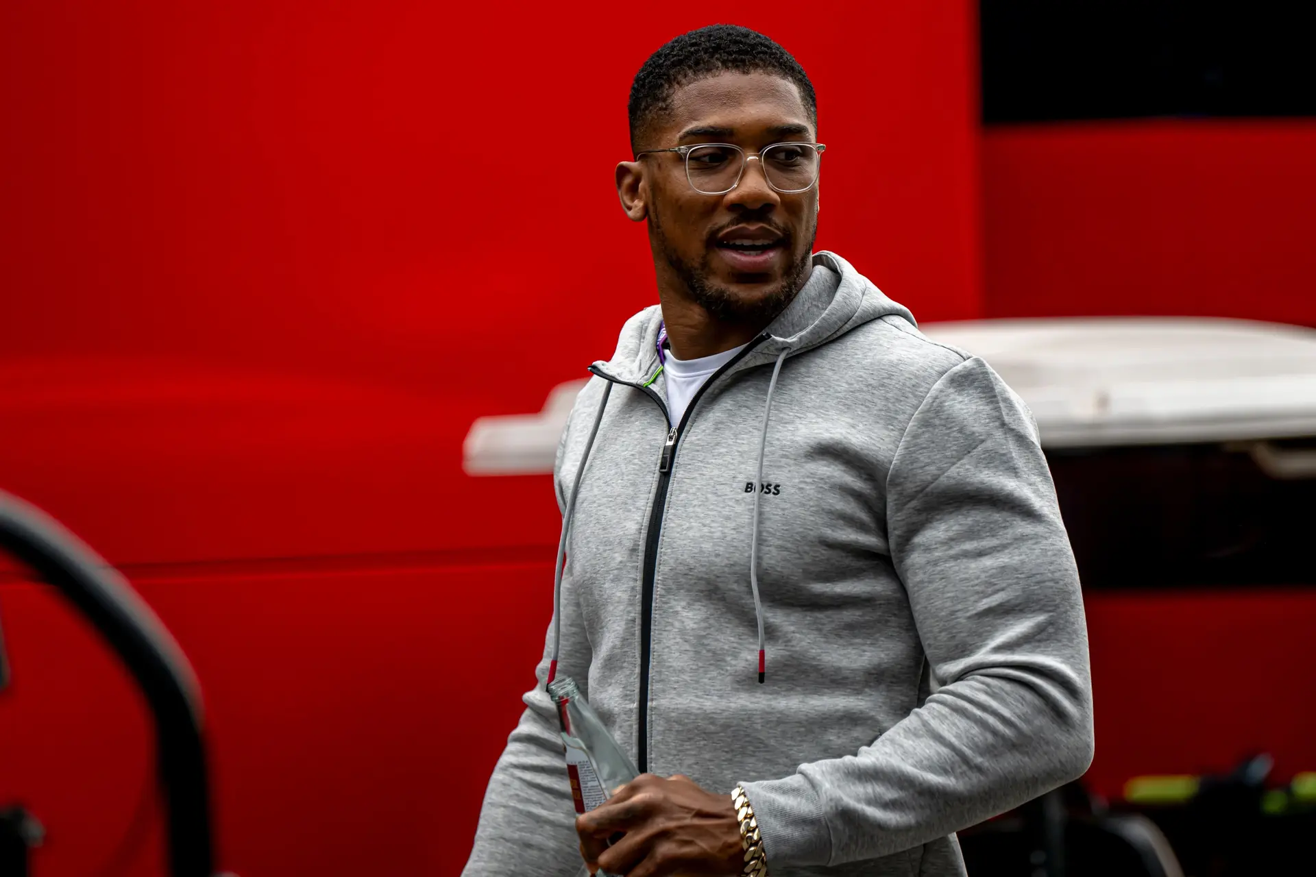 Anthony Joshua ontsnapte op het nippertje aan tragisch dodelijk ongeluk door een ongebruikelijke keuze