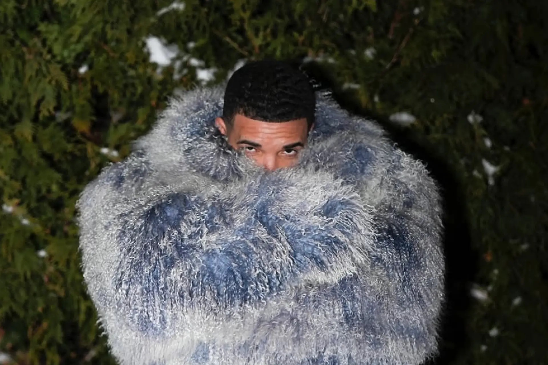 Drake onthult releasedatum van nieuwe ICEMAN op geniale wijze in het centrum van Toronto