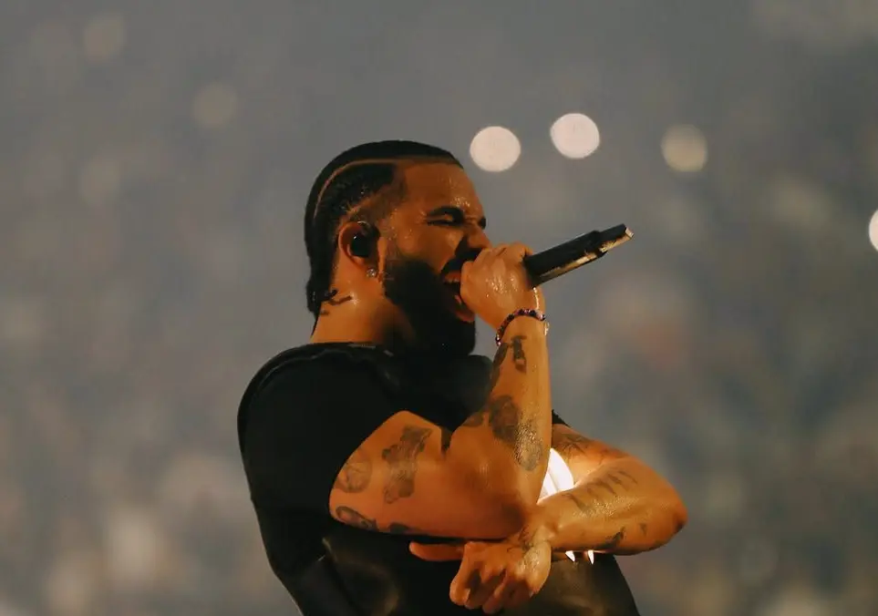 Drake filmt videoclip in Toronto en hint naar wereldtour rond nieuw album 'ICEMAN'