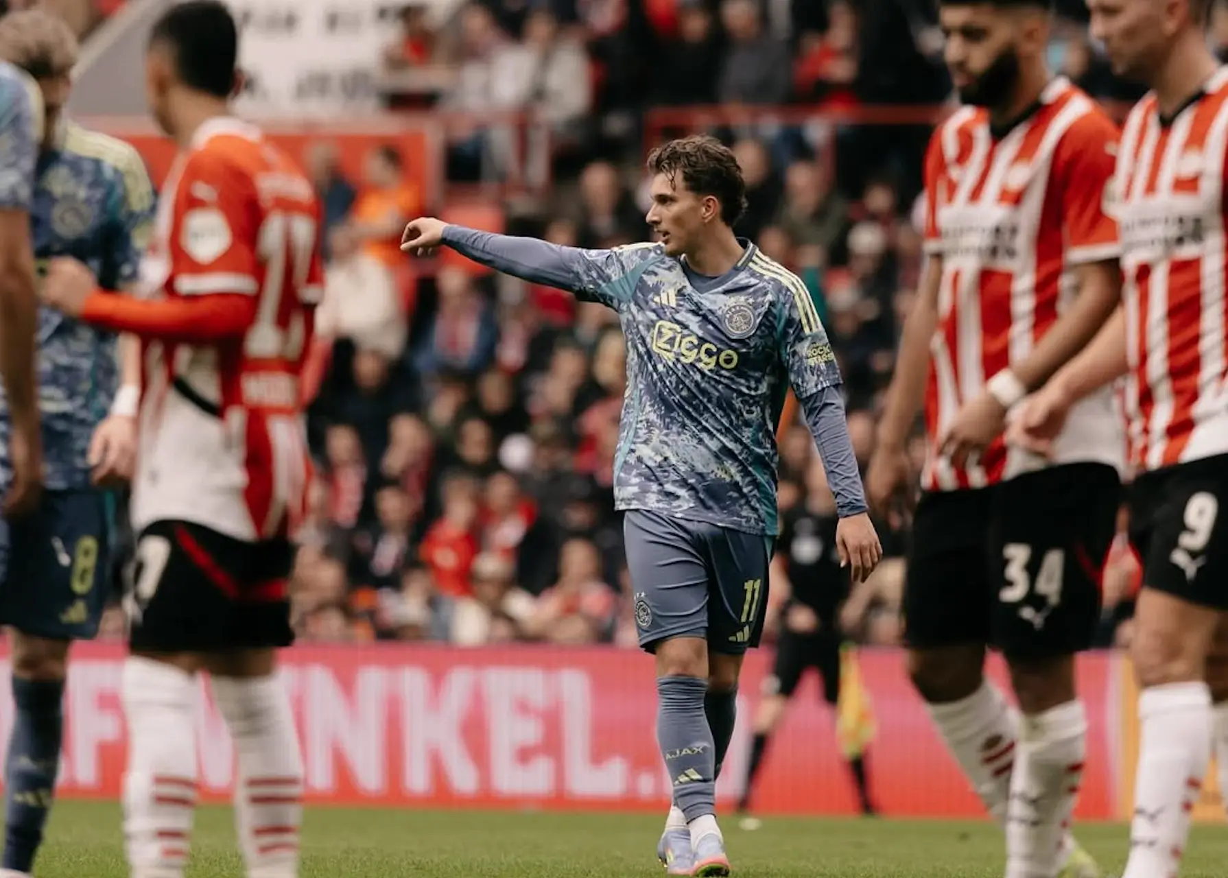 Ajax-uitblinker Mika Godts reageert nuchter op WK-uitsluiting België: 'Het team komt altijd als eerst'