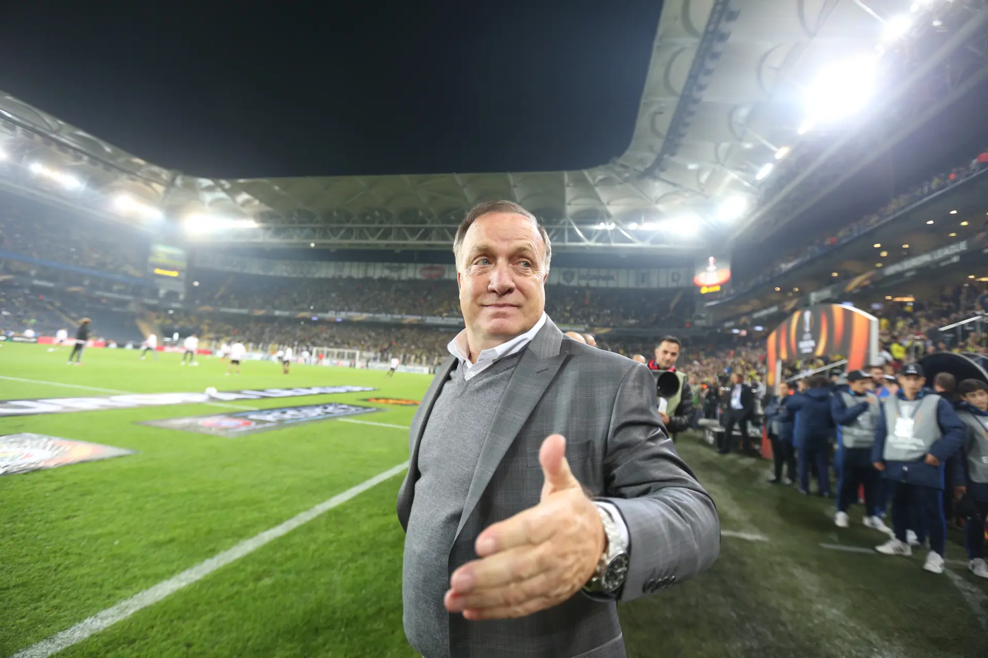 Hoofdsponsor stopt met Curaçao vanwege uitblijven terugkeer Dick Advocaat