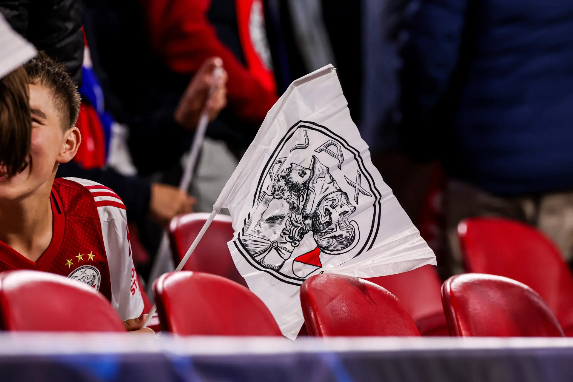 'Ajax al maanden bezig om één van de grootste jeugdtalenten weg te kapen bij aartsrivaal Feyenoord'