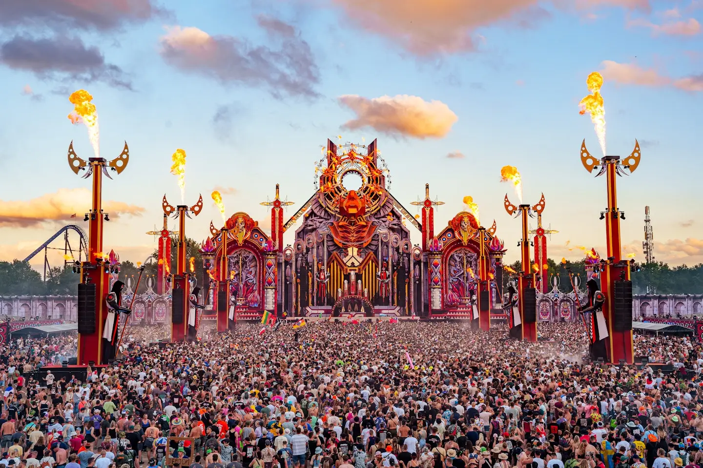 1781001885-4x-private-dq-1-festival-tour-by-q-dance-creative-director