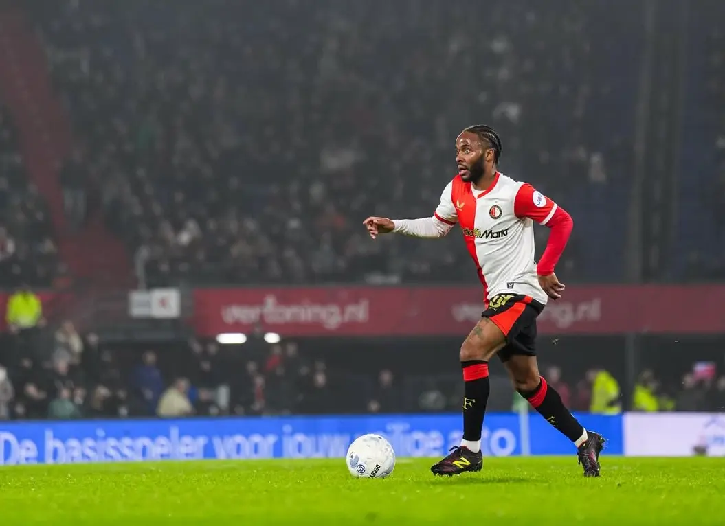 Getuige beschrijft auto-ongeluk van Feyenoord-speler Sterling: 'Lamborghini vloog een meter de lucht in'