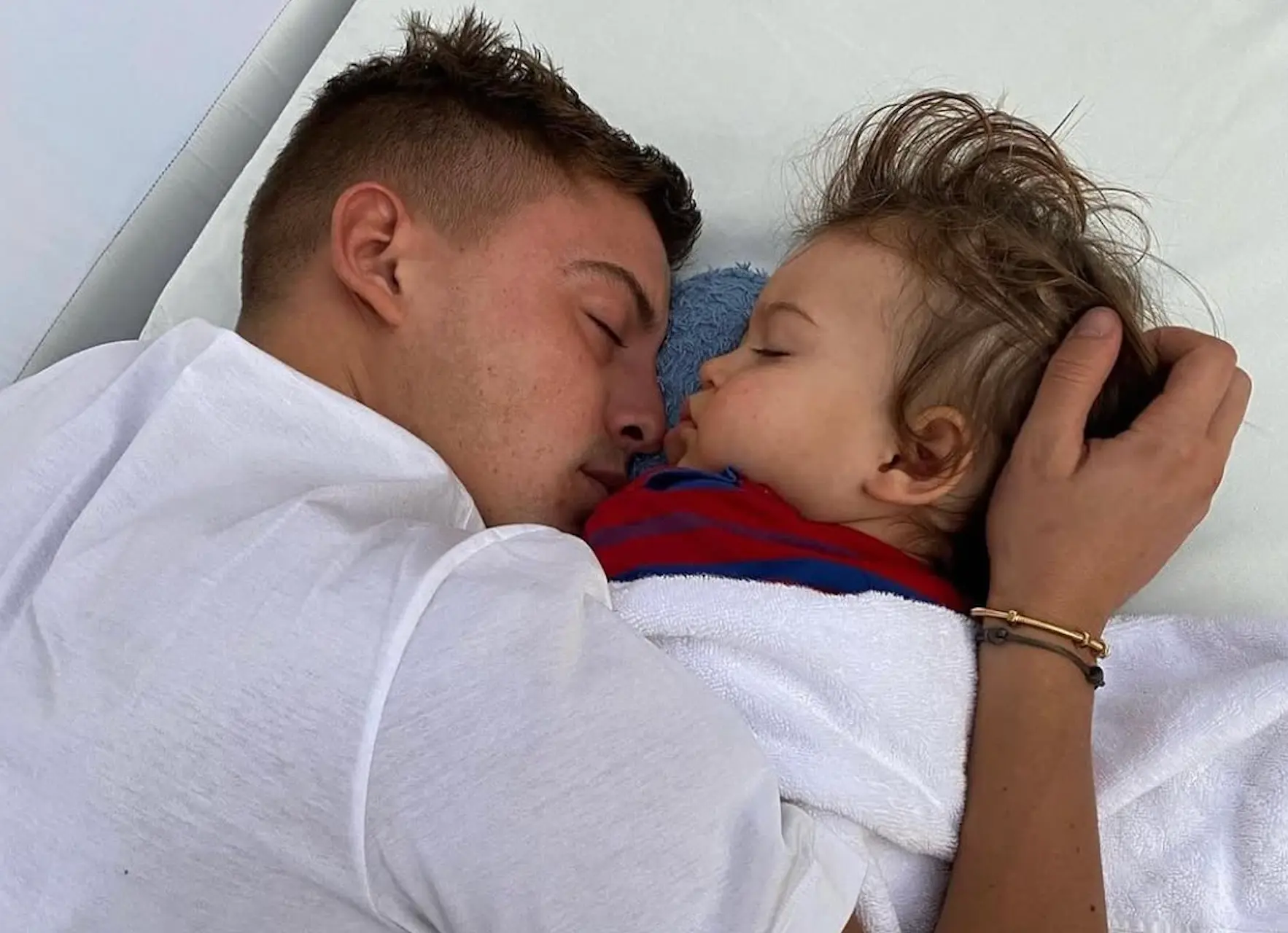 Lil Kleine staat emotioneel stil bij verjaardag van zoon Lío: 'Gefeliciteerd mijn engeltje'