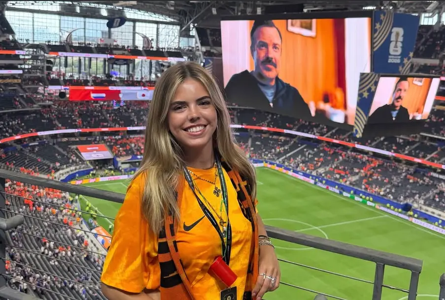 Oranjefan Camila Benen gaat viral op het WK: het internet vindt haar Instagram