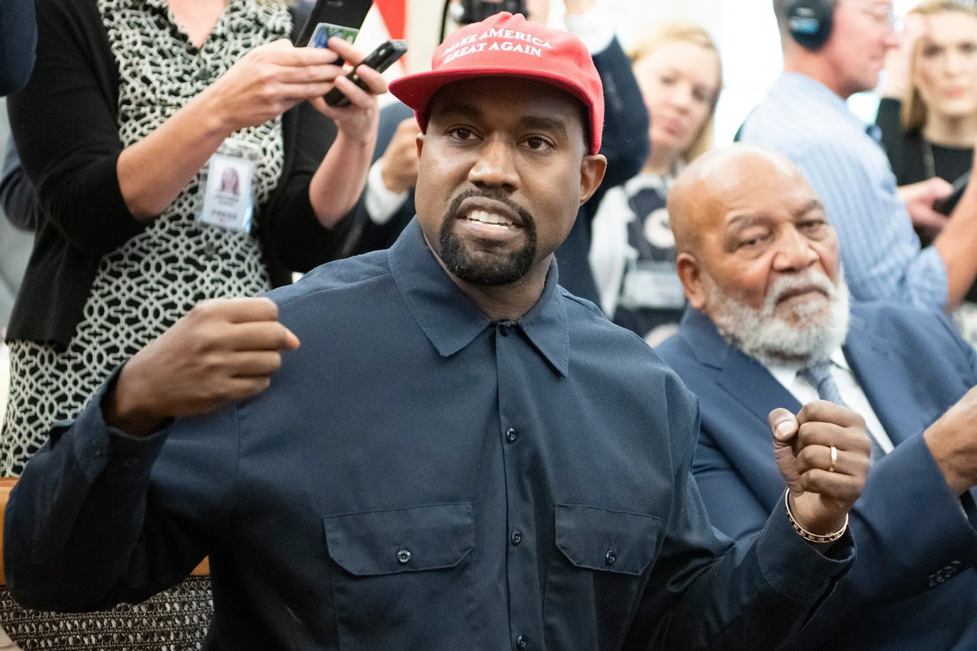 Centraal Joods Overleg dreigt naar rechter te stappen als kabinet geen inreisverbod instelt voor Kanye West