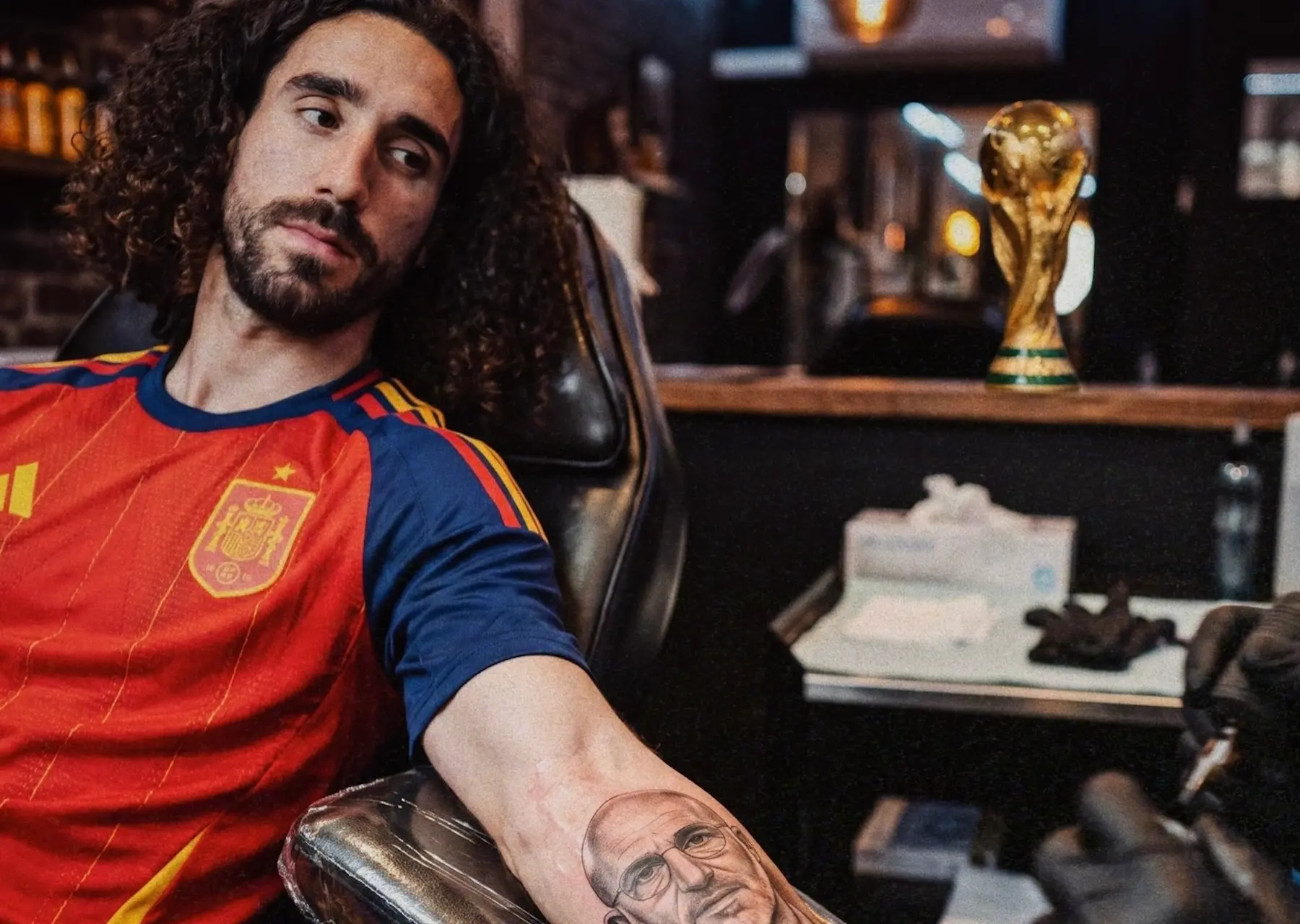 Marc Cucurella tattoo bondscoach De la Fuente