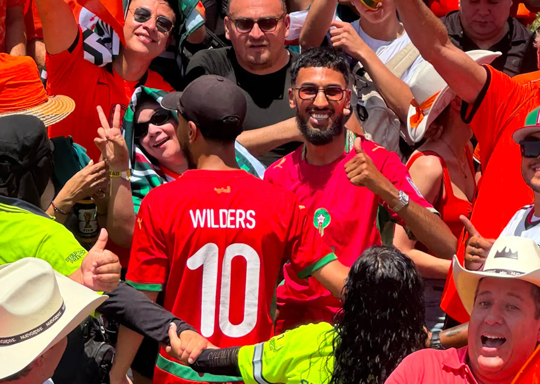 Marokkaanse fan met Wilders-shirt nodigt hem uit om mee te gaan naar Marokko: “Ik ben gewoon een enorme fan”