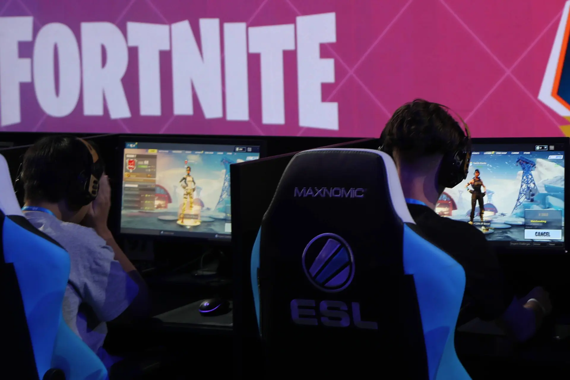 Fortnite op een groot scherm tijdens een esportsevenement