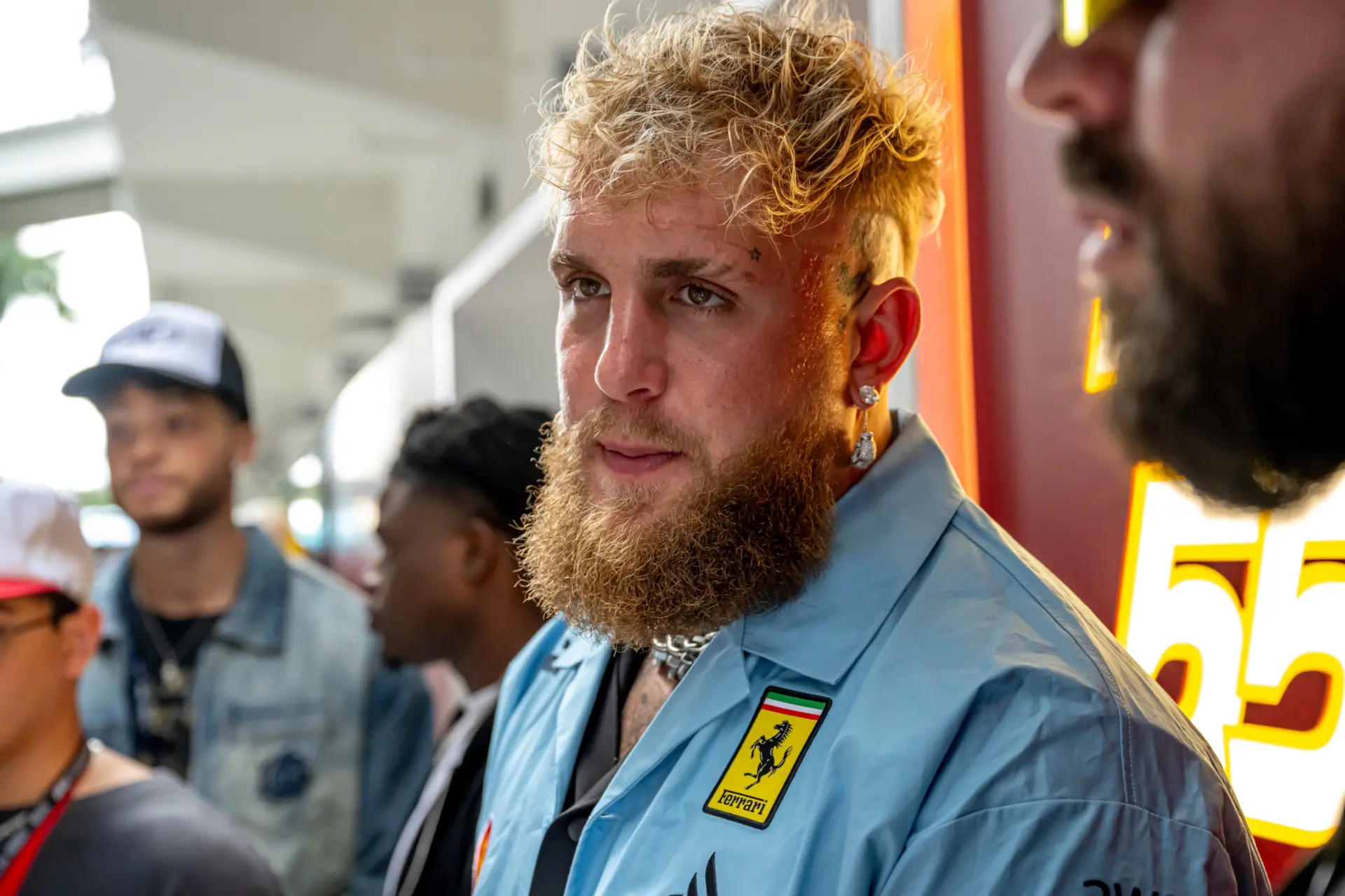 Jake Paul lacht achteraf om gebroken kaak na gevecht met Anthony Joshua: "Je teen stoten doet meer pijn"