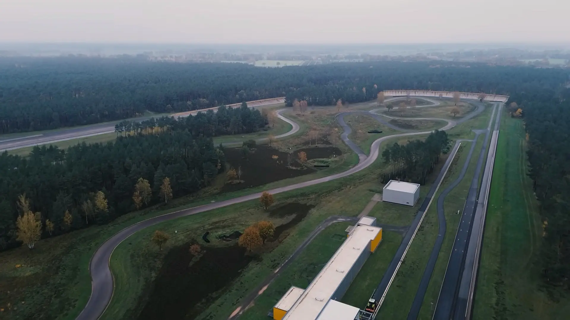 VIDEO: INEOS Grenadiers testen Equipment auf dem Continental Contidrom