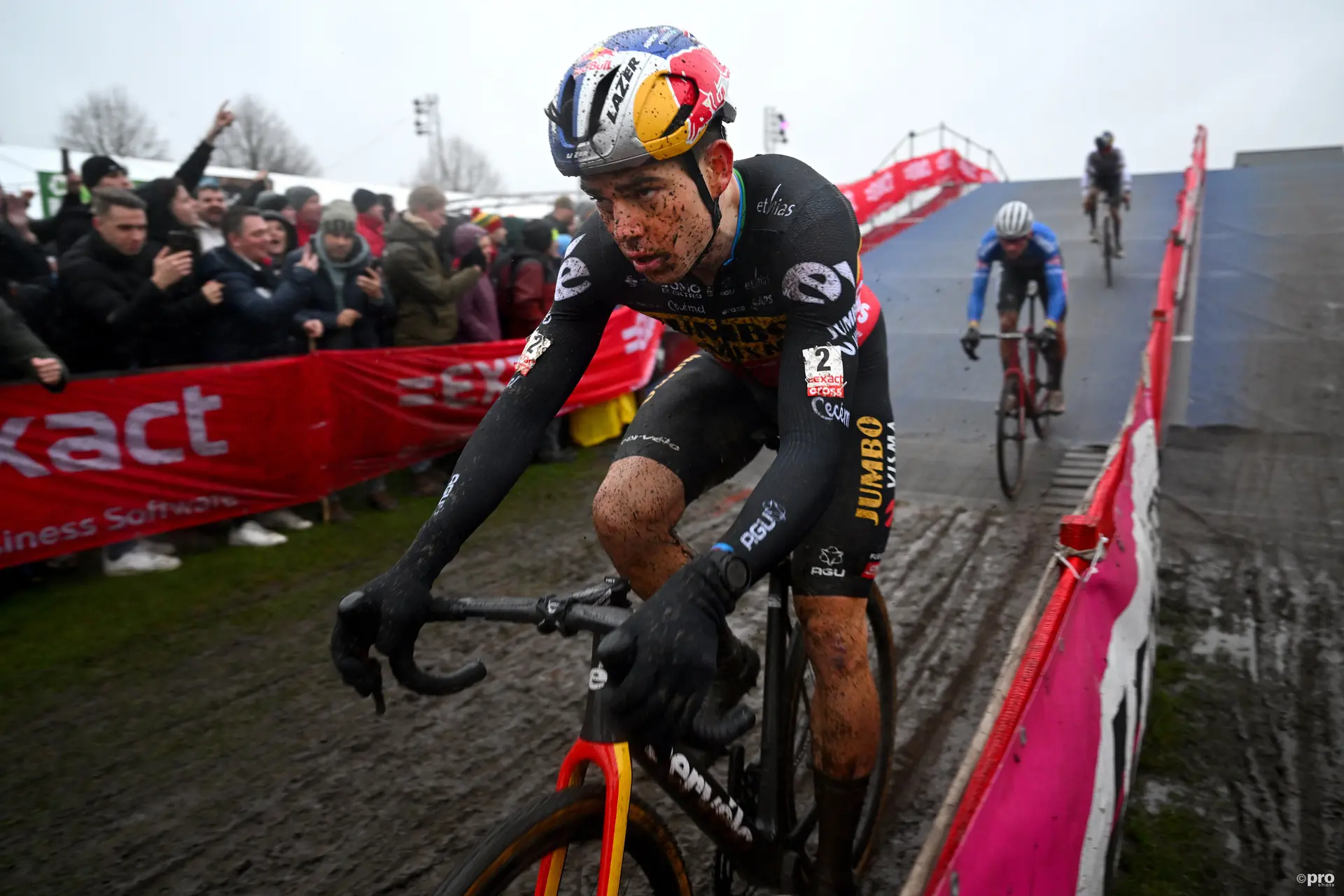 "Ich habe nicht die Form, um die gesamte Strecke mit Vollgas zu fahren" - Wout van Aert fährt taktisch auf Platz zwei beim World Cup in Antwerpen